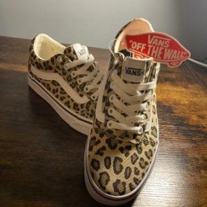 VANS: WOMEN'S WARD SNEAKERS LEOPARD SIZE 6